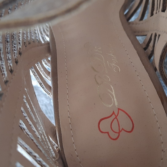 Women's D6DK Fashion Heel Shoe - Picture 7 of 10